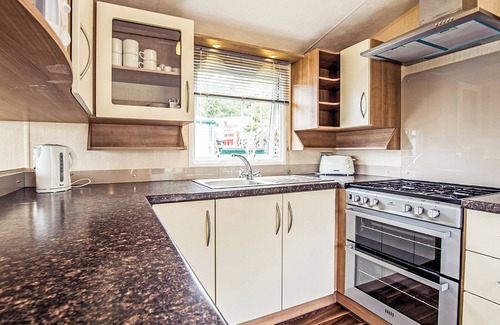 Upper Sapey House | 12ft-wide caravan with one double with en suite W.
