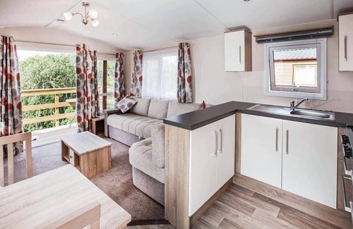 Upper Sapey House | 12ft-wide caravan with one double with en suite W.