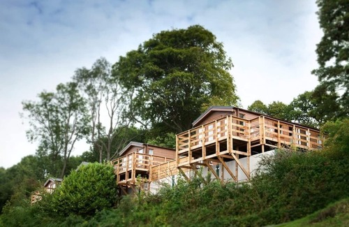 Upper Sapey House | 12ft-wide caravan with one double with en suite W.