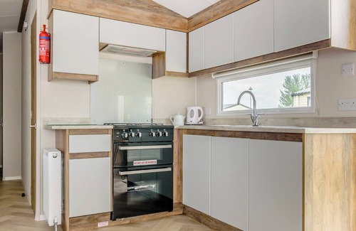 Mablethorpe House | 12ft-wide luxury caravan with one double and two twin.