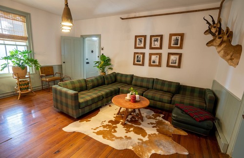 Berryville Hotel | 13 BR Boutique in Berryville