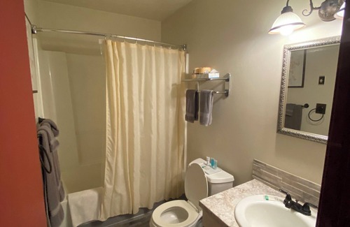 Cooksburg Apartment | 13-Kiss Me Goodnight Room
