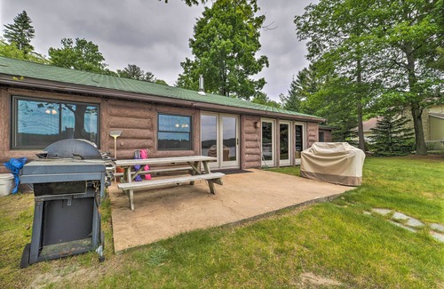 Mayfield Cabin | 13 Mi to Dtwn: Lakefront Cottage w/Dock
