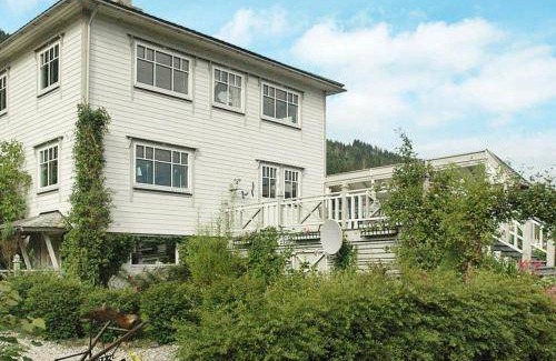 Vanylven House | 130 m² House ∙ 5 bedrooms ∙ 11 guests
