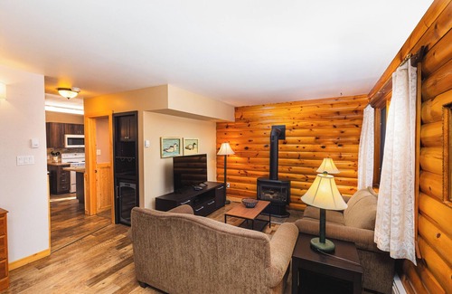 Jasper East Cabin | #132 Three Bedroom Chalet