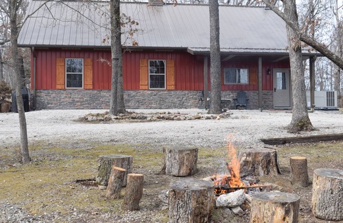 Long Lane Cabin | 136-acres/Secluded cabin/River access/Kayak/Hiking trails/UTV/Indoor pickleball