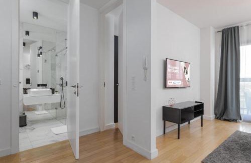 gmina Parzeczew Apartment | 13th Floor Arkadia Apartment by NYX Apart