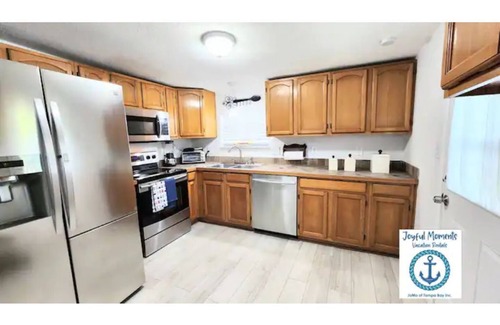 Carrollwood House | # 14 @Delightful Cabin Tampa Home by Joyful Moments
