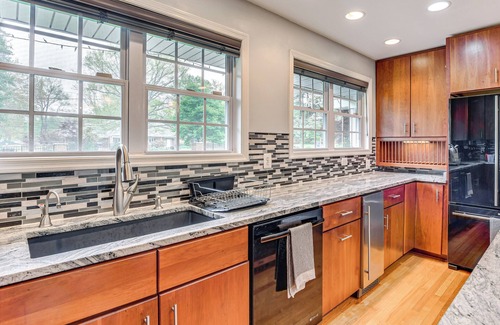 Colesville House | 14 Mi to DC: Retreat w/Hot Tub & Sunroom!