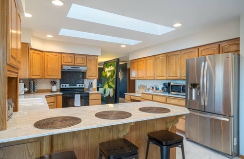 Sunnyslope House | 14-Person Adventure Oasis w/Hotub