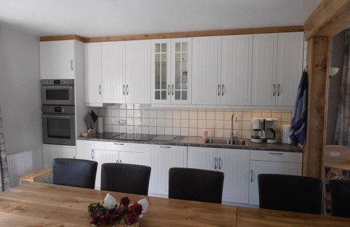 Hoppecke House | 14 Persons Feriënhaus with bar, sauna and Poolbiljart.