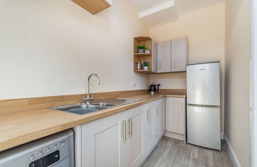 Withernsea House | 14 THE PROMENADE, romantic, character holiday cottage in Withernsea