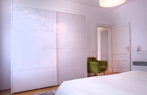 Roßau Apartment | 140 m² Apartment ∙ 2 bedrooms ∙ 4 guests