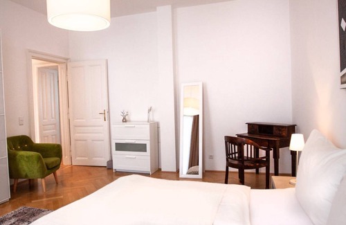 Roßau Apartment | 140 m² Apartment ∙ 2 bedrooms ∙ 4 guests