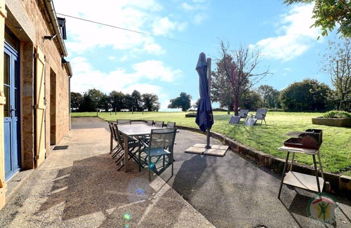 La Bazouge-du-Desert House | 140 m² Gîte ∙ 4 bedrooms ∙ 8 guests