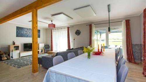 Przywidz Villa | 140 m² Villa ∙ 4 bedrooms ∙ 15 guests
