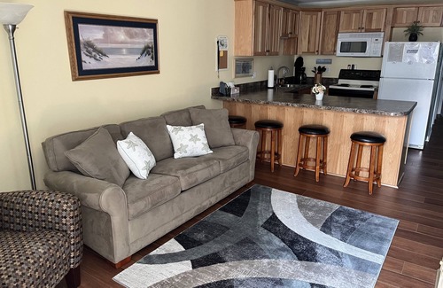 Caine Woods Condo | 140th St Beach Condo w/2 Pools & Free Wifi.1.5 blocks from the Sand/Surf