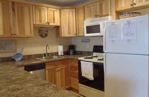 Caine Woods Condo | 140th St Beach Condo w/2 Pools & Free Wifi.1.5 blocks from the Sand/Surf