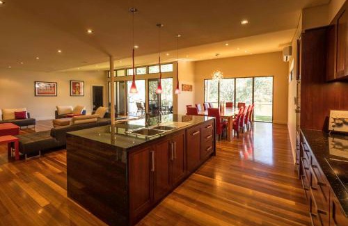 Bowhill House | 141 Providence Drive, Bowhill