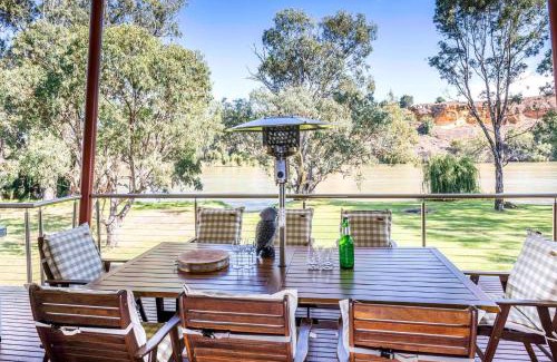 Bowhill House | 141 Providence Drive, Bowhill