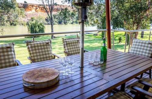 Bowhill House | 141 Providence Drive, Bowhill