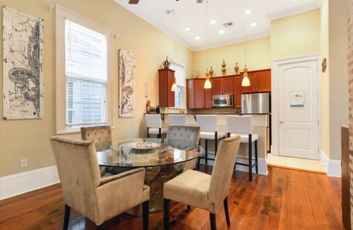 Faubourg Lafayette Apartment | 1416 Carondelet Unit D (2/2)