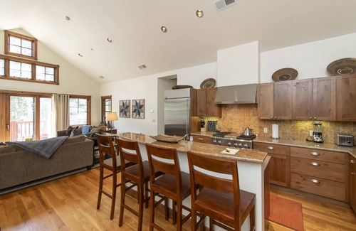 West End Condo | 144 m² Condo ∙ 3 bedrooms ∙ 6 guests
