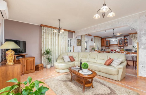 Pula Apartment | 145 m² Apartment ∙ 3 bedrooms ∙ 6 guests
