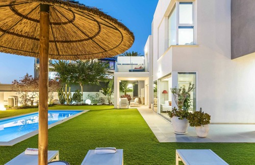 Playa Paraiso House | 149 VILLA OASIS BUDDHA GARDEN by SUNKEYRENTS