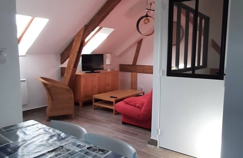 Ploneour-Lanvern Apartment | 14T cosy apartment with garden in former schoolchildren's playground 10 mins from beaches