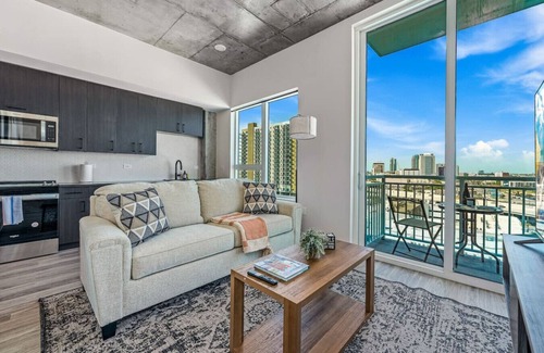 Channel District Apartment | 14th Floor SkySuite | DT Views! | Pool & Gym