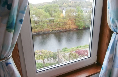 Cairnbaan Cottage | 15 Cairnbaan Cottage