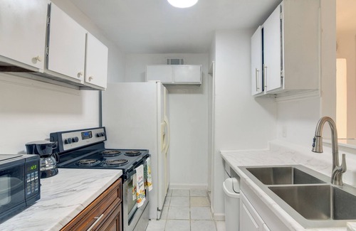 Greater Fondren Southwest Condo | 15 Mi to Dtwn Houston: Condo in Gated Community