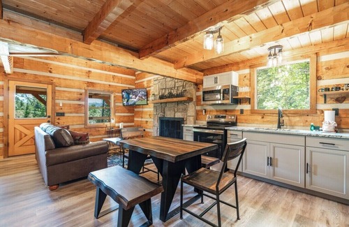 Pittman Center Cabin | 15 Min 2 DwTn Gatlinburg/By Park