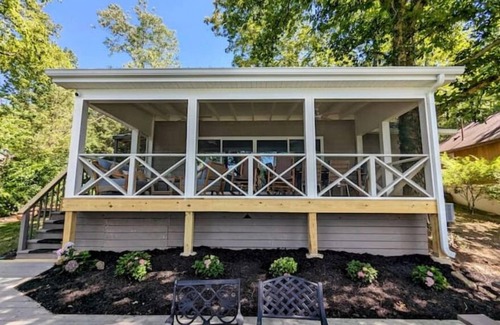 Williamstown Cottage | 15 mins from Ark Encounter! The Happy Lake Cottage