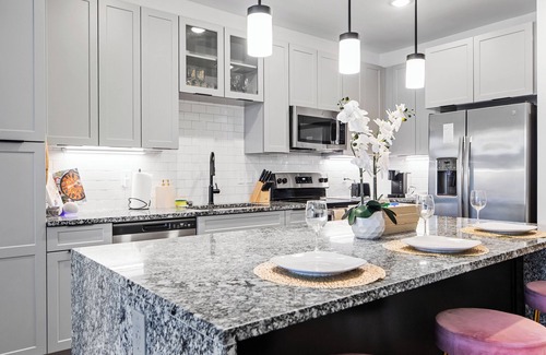 Bellevue Apartment | 15 Minutes from Downtown-Cozy & Luxury Design