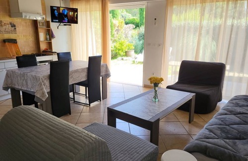 Les Esterets du Lac House | 15 mn from Cannes, Gîte T2, les lavandes 2à4pers, animals see owner