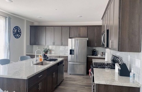 Riverside House | 15% Off Sweet Two Rooms on Second Floor in Riverside