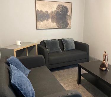 Skegby House | 15 on Hill Crescent, 6 en-suite bedrooms, Sleeps 12