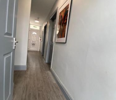 Skegby House | 15 on Hill Crescent, 6 en-suite bedrooms, Sleeps 12