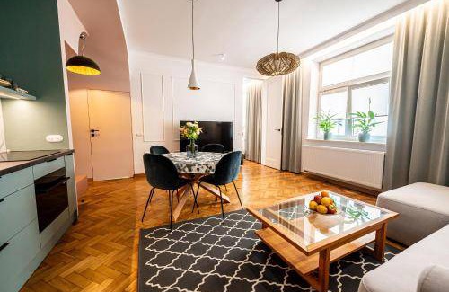 Stare Miasto Apartment | 150 m² Apartment ∙ 3 bedrooms ∙ 14 guests