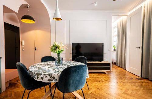 Stare Miasto Apartment | 150 m² Apartment ∙ 3 bedrooms ∙ 14 guests