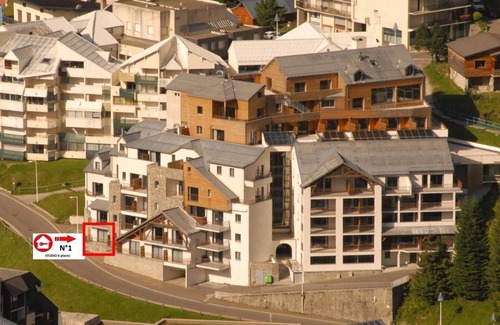 Eaux-Bonnes Apartment | 150m from ski slopes, Ground floor, view ski slopes, swimming pool, balcony, tv, ski locker, 52m²