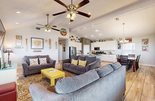 Leeward Sands House | 153 m² House ∙ 3 bedrooms ∙ 10 guests