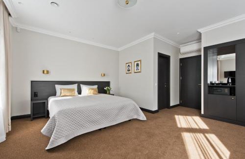 Old Town Hotel | 15th Avenue
