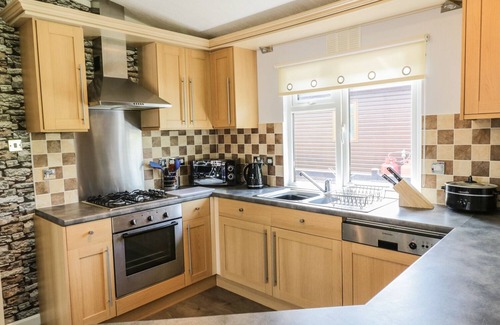 Tunstall Cottage | 16 BADGERS RETREAT, pet friendly, with hot tub in Richmond