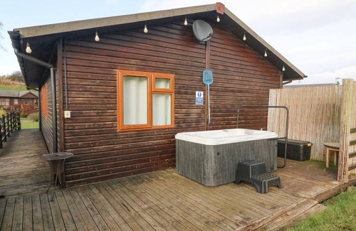 Tunstall Cottage | 16 BADGERS RETREAT, pet friendly, with hot tub in Richmond