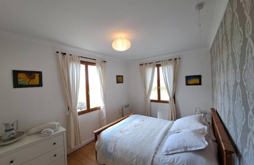 Saint-Pierre-de-Juillers House | 160 m² House ∙ 4 bedrooms ∙ 8 guests