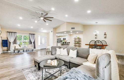 Bloomingdale House | 16 Mi to Downtown Tampa Home with Hot Tub!