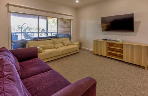 Pellaring Flat House | 16 Pellaring Lane Pellaring Flat